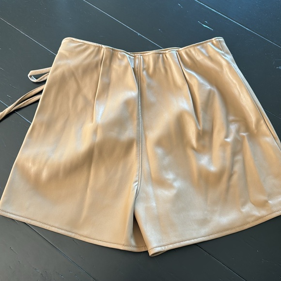 Abercrombie & Fitch faux leather skort - Picture 4 of 4